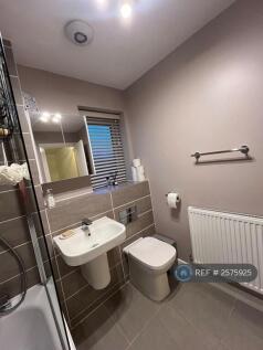 Main Bathroom 