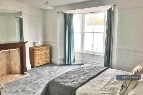 2nd Floor Large Double Ensuite (Front)