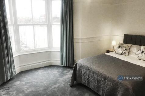2nd Floor Large Double Ensuite (Front)