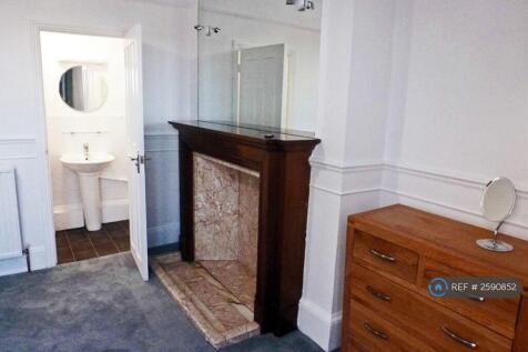 2nd Floor Large Double Ensuite (Front)