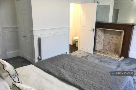 2nd Floor Large Double Ensuite (Front)