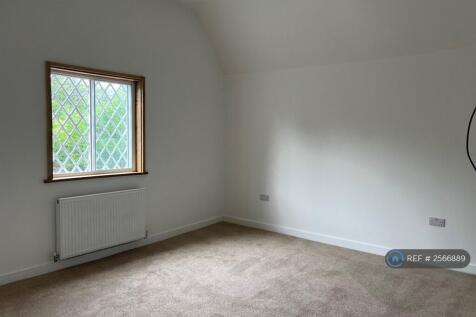 Double Bedroom (Front)