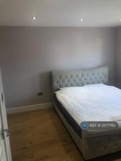 Master Bedroom As It Come With a King Size Bed 