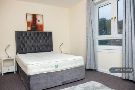 Large Bedroom 1 With Built In Wardrobe