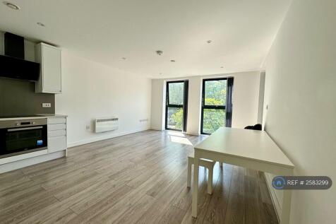 Versatile Living With Natural Light