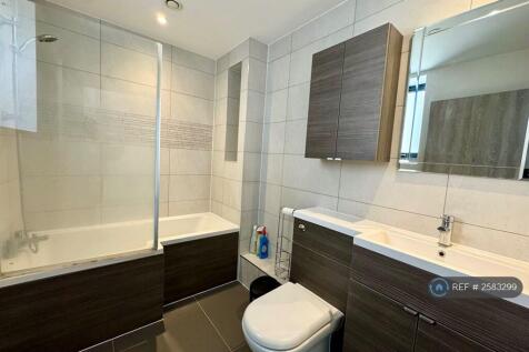 Large Bathroom With Bathtub And Shower