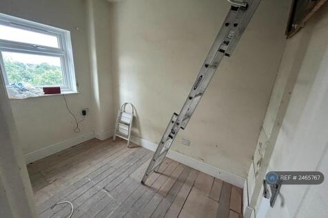 Fourth Bedroom/Study 