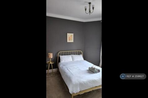 Bedroom With King Size Bed
