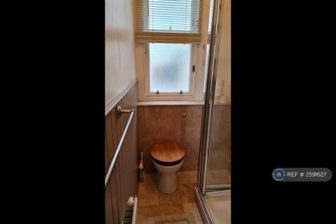 Wc In Three Piece Bathroom Suite