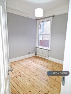 Large 2nd Bedroom With Sky Outlet