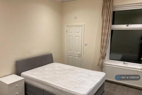 Studio 6 - Available Now £800