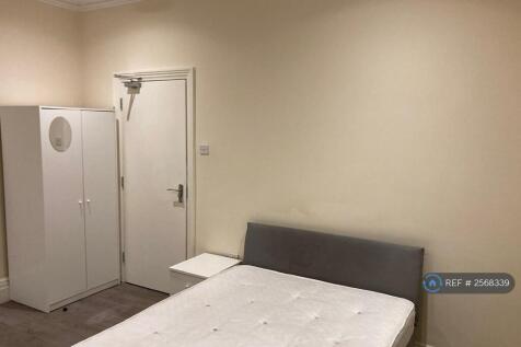 Studio 6 - Available Now £800