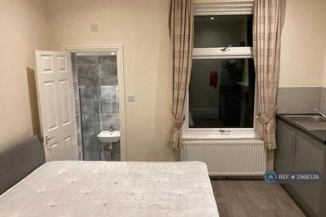 Studio 6 - Available Now £800
