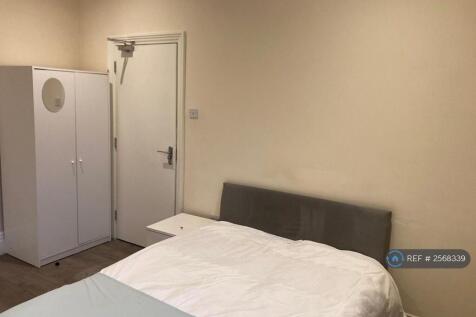 Studio 6 - Available 1st November £800