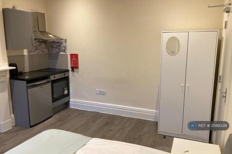 Studio 6 - Available 1st November £800