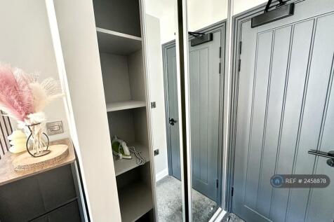 Built In Wardrobe 