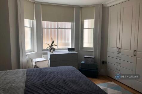 Main Bedroom - Built In Wardrobes