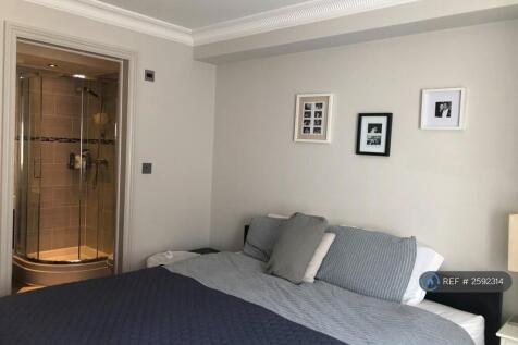 Main Bedroom - En Suite 