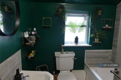 Upstairs Bath/Wc