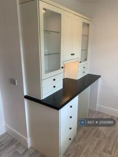 Kitchen - Feature Cabinet
