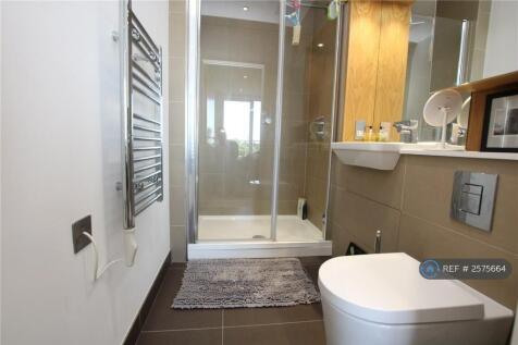 Master Bedroom En-Suite Bathroom