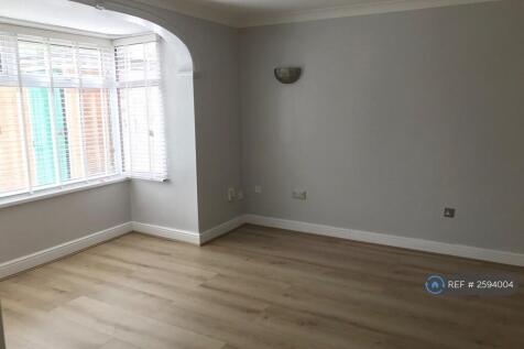 Beautiful Spacious Lounge