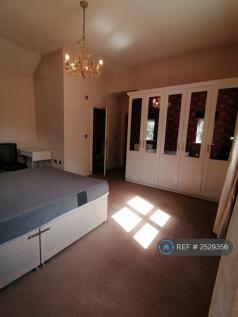 Master Bedroom w Ensuite
