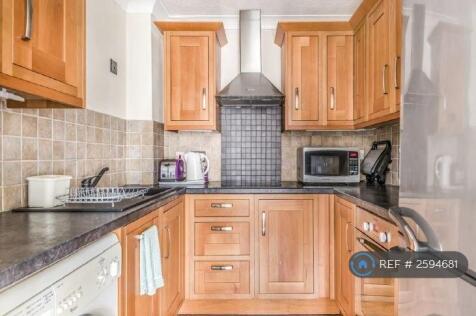Fully Fitted Kitchen