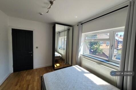 First Floor Rear Room £990