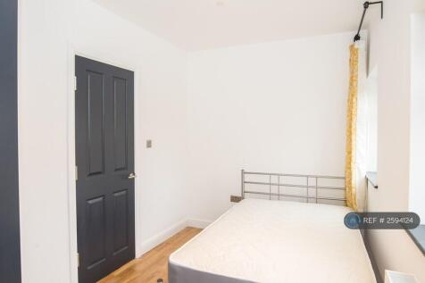First Floor Front Room £910