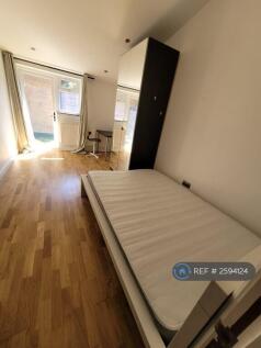 Ground Floor Front Room With Garden Access  £1050