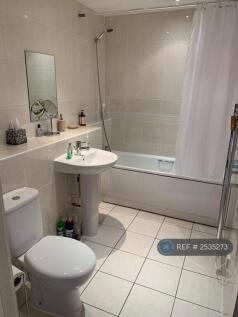 Main Bathroom Bath And Overhead Shower