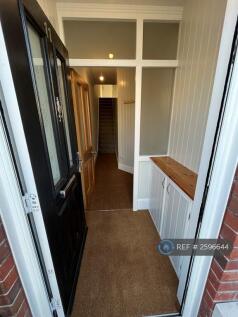 Entrance Lobby /Meter Cupboard &amp; Llway 
