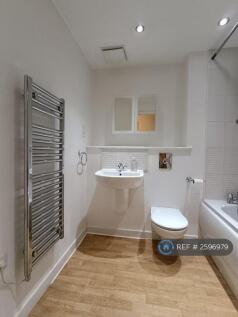 Main Bathroom 2