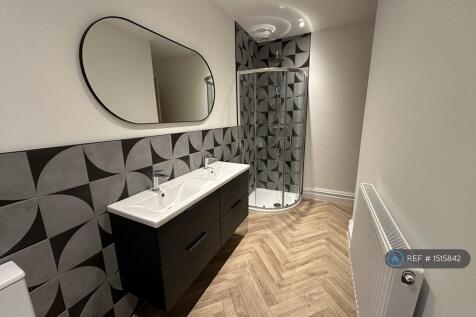 Bathroom Shared Between Rooms 3 And 4