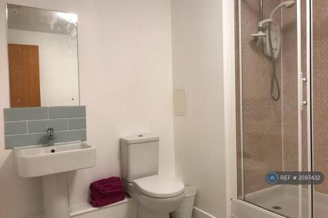 Master Bedroom&#39;s Ensuite Showroom