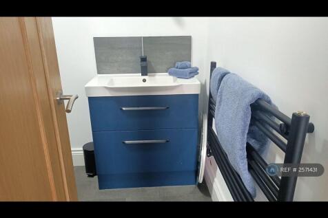 En Suite Shower Room, View 2