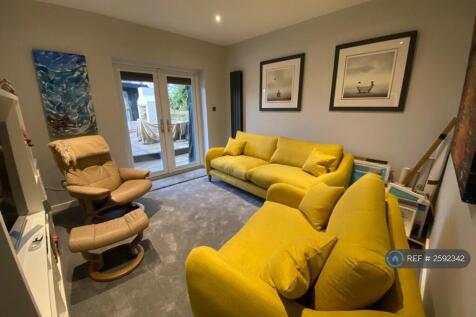 Snug To Rear/Bedroom 3