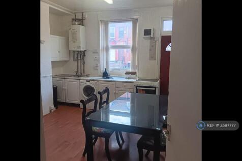 Kitchen / Dining b