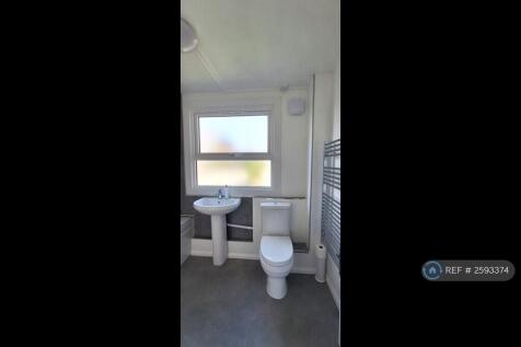 Bathroom Suite / Towel Radiator