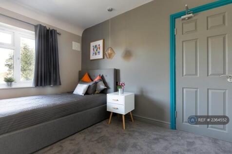 Spacious Double Room- £890 Pm