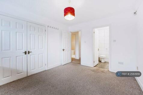 Master Bedroom / Ensuit