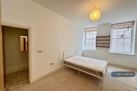 Main Bedroom (Pre New Carpet)
