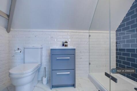 Ensuite Bedroom 1