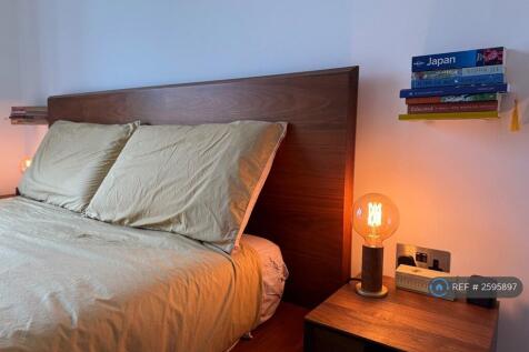 Bedroom 1 (Ensuite)