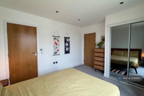 Bedroom 1 (Ensuite)