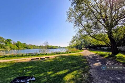 Barden Lake 5 Mins Walk