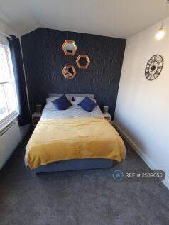 Bedroom 1 - Double