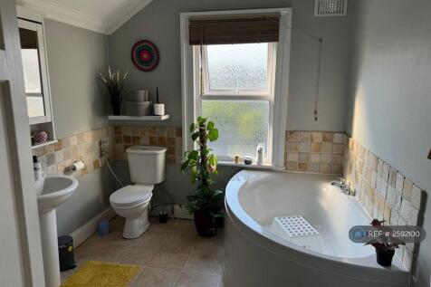 Large Bathroom 