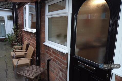 Private Entrance Into Studio